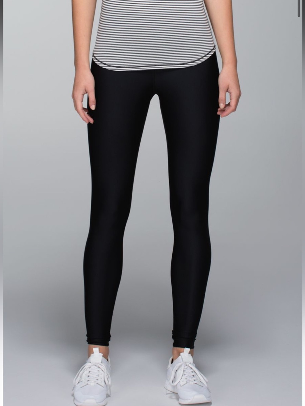 145. Lululemon Shine Tight (Roll Down)
Black 6 or 8 (waist 13.5 flat)